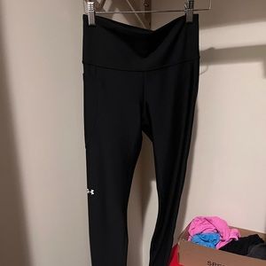 NWOT Black UnderArmour Leggings w/ side pocket